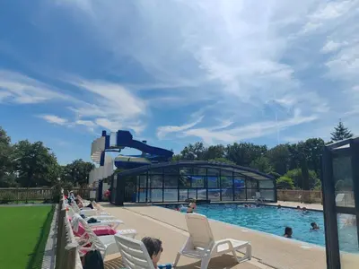 Piscine de l'établissement Camping Coeur de Vendée mobil home 6 personnes ou située à proximité