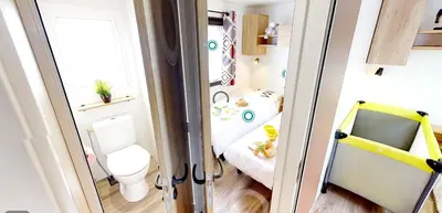 Salle de bains dans l'établissement Bungalow confortable à Saint-Jean-de-Monts avec piscine partagée