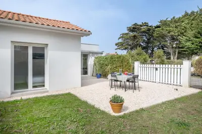 Jardin de l'établissement Nid douillet pour 3 à 100m de la mer