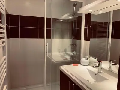 Salle de bains dans l'établissement Standing, luminosité à 100m de la mer, T3 prestige