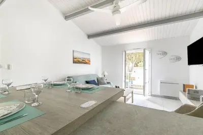 Télévision ou salle de divertissement dans l'établissement Appartement pour 4 - 450m Plage des Sables d'Or
