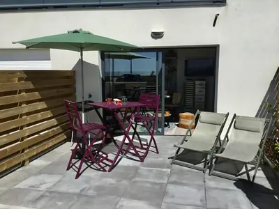 Balcon ou terrasse dans l'établissement Studio neuf déco vintage face mer,terrasse ,jardin,wifi,parking sous-sol