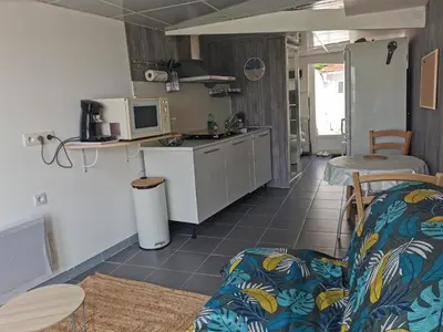 Cuisine ou kitchenette dans l'établissement Studio indépendant à BOURGNEUF-EN-RETZ vue sur les Marais à 5 mn des plages