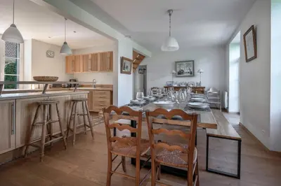 Cuisine ou kitchenette dans l'établissement Demeure familiale de Préfailles pour 12 personnes