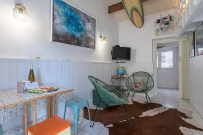 Télévision ou salle de divertissement dans l'établissement La Mirmilly - 100m de la plage