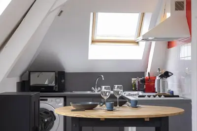 Cuisine ou kitchenette dans l'établissement gîte de l'artiste Segré ? T2 confort ? centre ? 2 lits