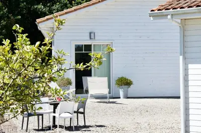 Jardin de l'établissement gîte le Champ Libre
