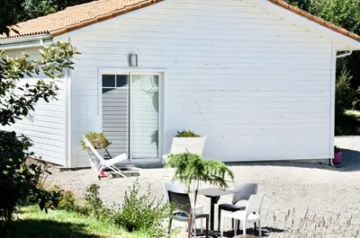 Jardin de l'établissement gîte le Champ Libre