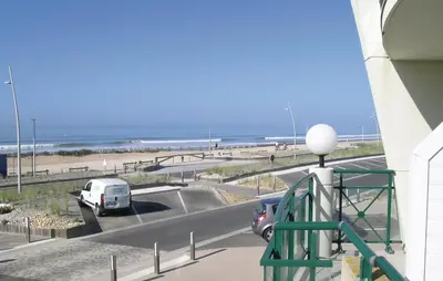 Vue générale sur la mer ou vue sur la mer prise depuis l'appartement