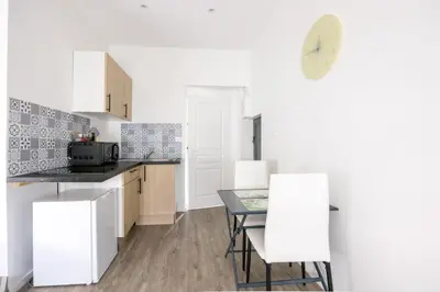Cuisine ou kitchenette dans l'établissement Cosy Room Jacuzzi Romantique