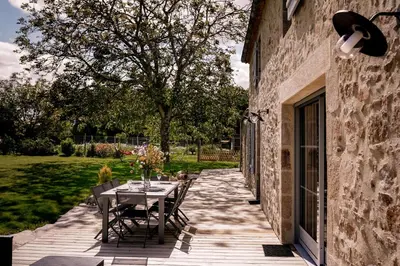 Jardin de l'établissement Proche PuyDuFou - Gite Maison La Roulière