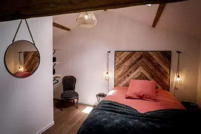 Un ou plusieurs lits dans un hébergement de l'établissement Proche PuyDuFou - Gite Maison La Roulière