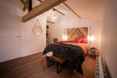 Un ou plusieurs lits dans un hébergement de l'établissement Proche PuyDuFou - Gite Maison La Roulière