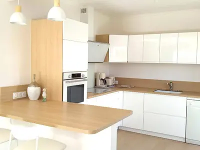 Cuisine ou kitchenette dans l'établissement Maison Cosy, Rénovée, Proche Plage et Centre, Jardin, Animaux Bienvenus - FR-1-652-19