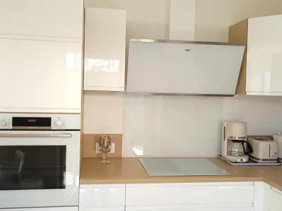 Cuisine ou kitchenette dans l'établissement Maison Cosy, Rénovée, Proche Plage et Centre, Jardin, Animaux Bienvenus - FR-1-652-19