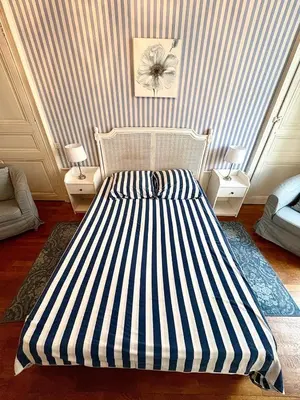 Un ou plusieurs lits dans un hébergement de l'établissement JOLI APPARTEMENT avec BALCON au coeur de NANTES !
