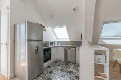 Cuisine ou kitchenette dans l'établissement Charmant appartement proche centre-ville plage