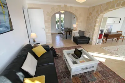 Coin salon dans l'établissement Magnifique appartement T5 avec grande terrasse, à 400m de la plage