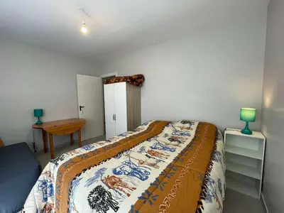 Un ou plusieurs lits dans un hébergement de l'établissement Appartement rénové 2 pièces, terrasse, parking privé, proche plage et commerces - FR-1-224C-192