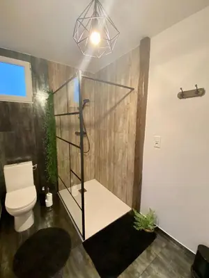 Salle de bains dans l'établissement Gîte entièrement rénové Bord de Sèvre