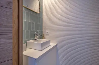 Salle de bains dans l'établissement Ty Maria Havre de douceur et de calme au coeur de la ville haute de Pornic