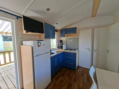 Cuisine ou kitchenette dans l'établissement Camping La Prévoté
