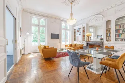 Coin salon dans l'établissement Le Roi René - XIXe siècle - Château