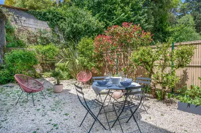 Jardin de l'établissement Rez-de-jardin pour 3 personnes proche de la plage