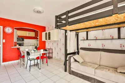 Cuisine ou kitchenette dans l'établissement Valentin - 50m plage - Parking