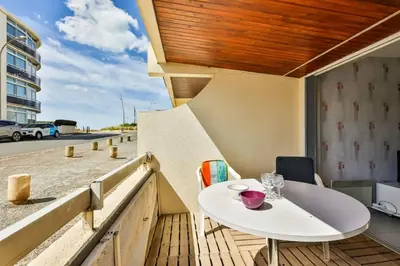 Balcon ou terrasse dans l'établissement Valentin - 50m plage - Parking