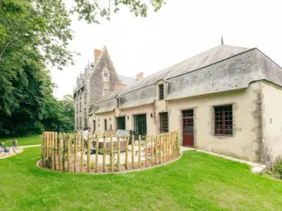 Jardin de l'établissement Château historique avec jardin, spa et salle de sport, idéal pour séminaires ou séjours détente - FR-1-426-516