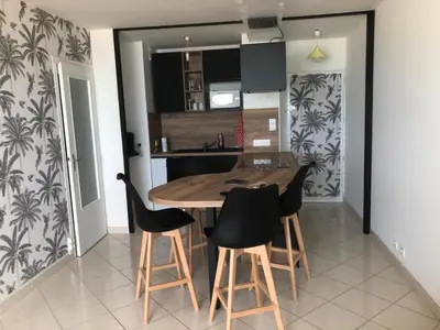 Cuisine ou kitchenette dans l'établissement GOMATH