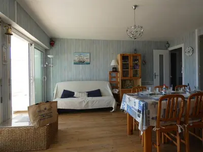 Un ou plusieurs lits dans un hébergement de l'établissement Appartement 3 chambres avec grand balcon et garage proche du casino - FR-1-323-260