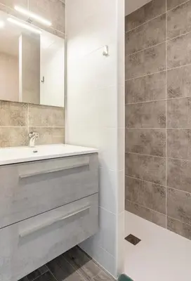 Salle de bains dans l'établissement La villa Hérault