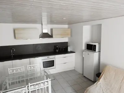 Cuisine ou kitchenette dans l'établissement Maison en plein cœur du centre historique de Pornic