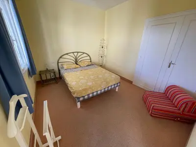 Un ou plusieurs lits dans un hébergement de l'établissement Maison lumineuse avec jardin près de la plage - 4 couchages, quartier calme, St Brévin L'Océan - FR-1-364-136