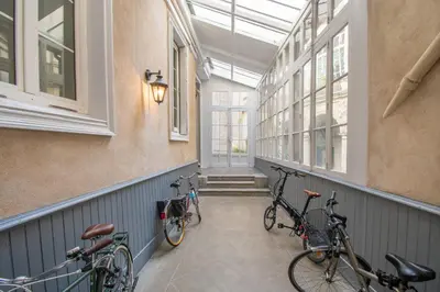 Vélo sur le terrain de l'établissement Superbe Appartement Calme 85m², à deux pas du Centre ou dans les environs