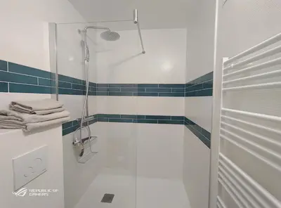 Salle de bains dans l'établissement Studio alcôve, vue mer, 4 personnes, Saint Jean de Monts