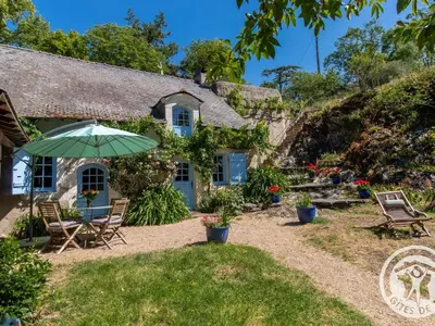 Jardin de l'établissement Charmante maison avec jardin clos près de la rivière Louet - FR-1-622-37
