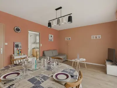 Télévision ou salle de divertissement dans l'établissement Maison pour 6 personnes à Saint-Hilaire-de-Riez