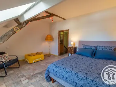 Coin salon dans l'établissement Maison Authentique sur 3 Niveaux avec Terrasse et Vue Loire - FR-1-622-38