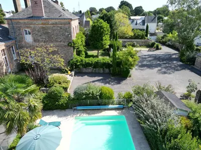 Piscine de l'établissement LA RECREATION _ Ancienne école de 1850 rénovée en maison d'hôtes ou située à proximité
