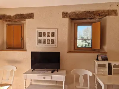 Télévision ou salle de divertissement dans l'établissement Maison de charme à Mouzillon - Jardin et terrasse accueillante