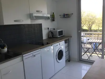 Cuisine ou kitchenette dans l'établissement T1 parc paysager St Nazaire
