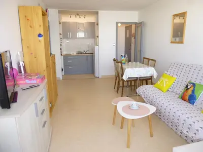 Cuisine ou kitchenette dans l'établissement Appartement familial avec balcon, à 50m de la plage – 2 pièces, 4 couchages, WiFi et parking gratuits - FR-1-224C-153