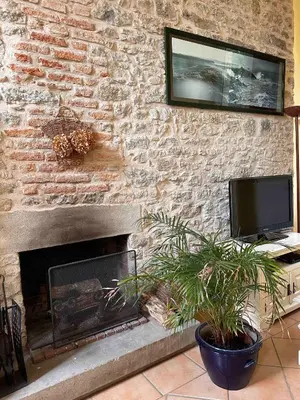 Télévision ou salle de divertissement dans l'établissement Cottage dans ancienne école de 1850 - 2 à 4 personnes