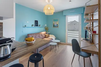 Cuisine ou kitchenette dans l'établissement Joli studio - Parking Privé - WIFI Très Haut Débit - Au calme