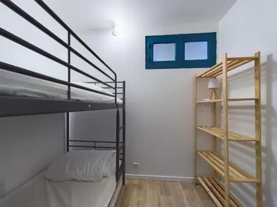 Un ou plusieurs lits dans un hébergement de l'établissement À 200m de la plage, appartement pour 4