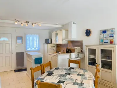 Cuisine ou kitchenette dans l'établissement Maison de l'océan, convivialité et plage à 300m