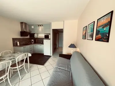 Cuisine ou kitchenette dans l'établissement Standing et océan à 50m, appartement de l'oasis